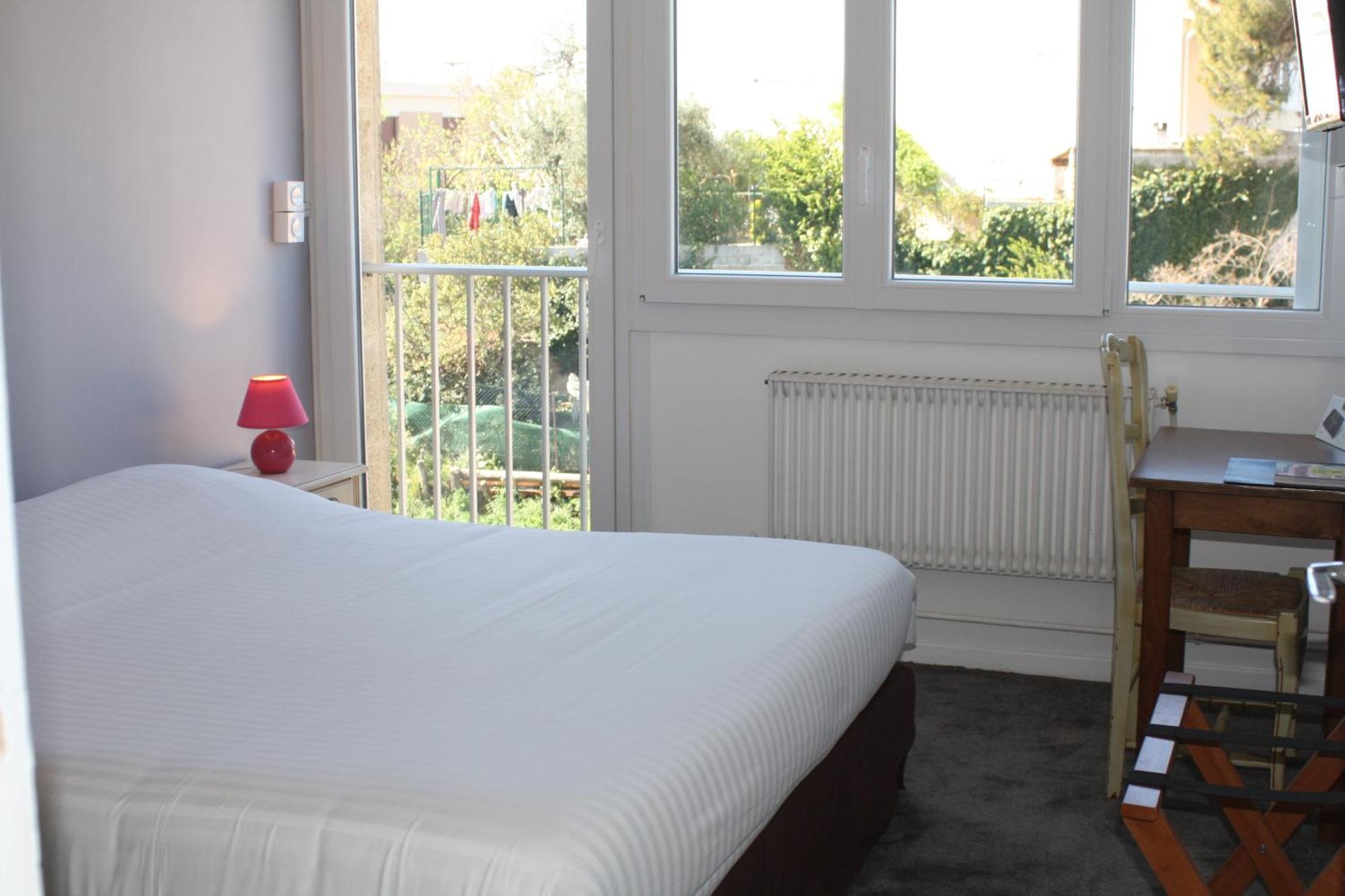 Logis Hotel Du Midi Salon-de-Provence Eksteriør billede