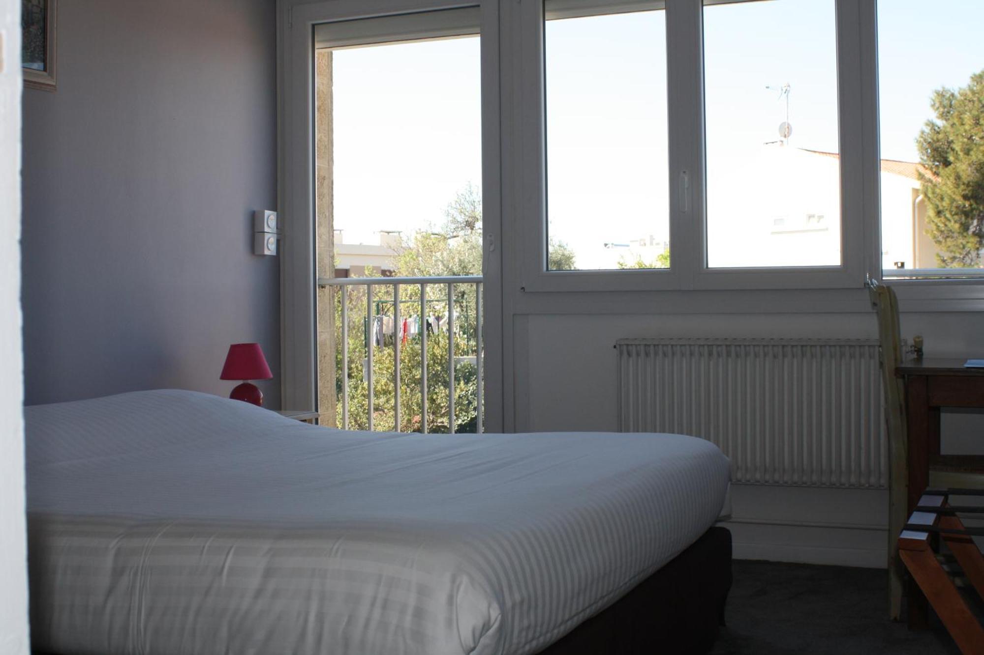 Logis Hotel Du Midi Salon-de-Provence Eksteriør billede