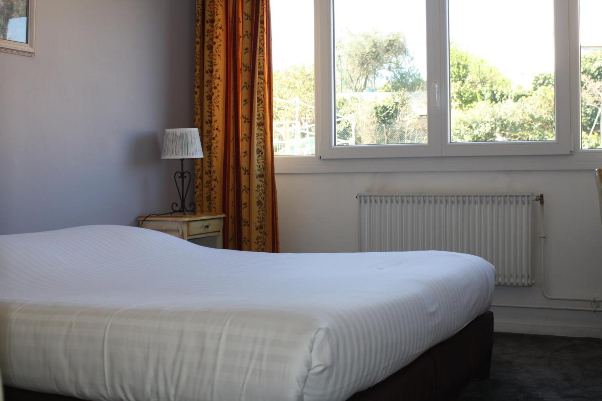 Logis Hotel Du Midi Salon-de-Provence Eksteriør billede