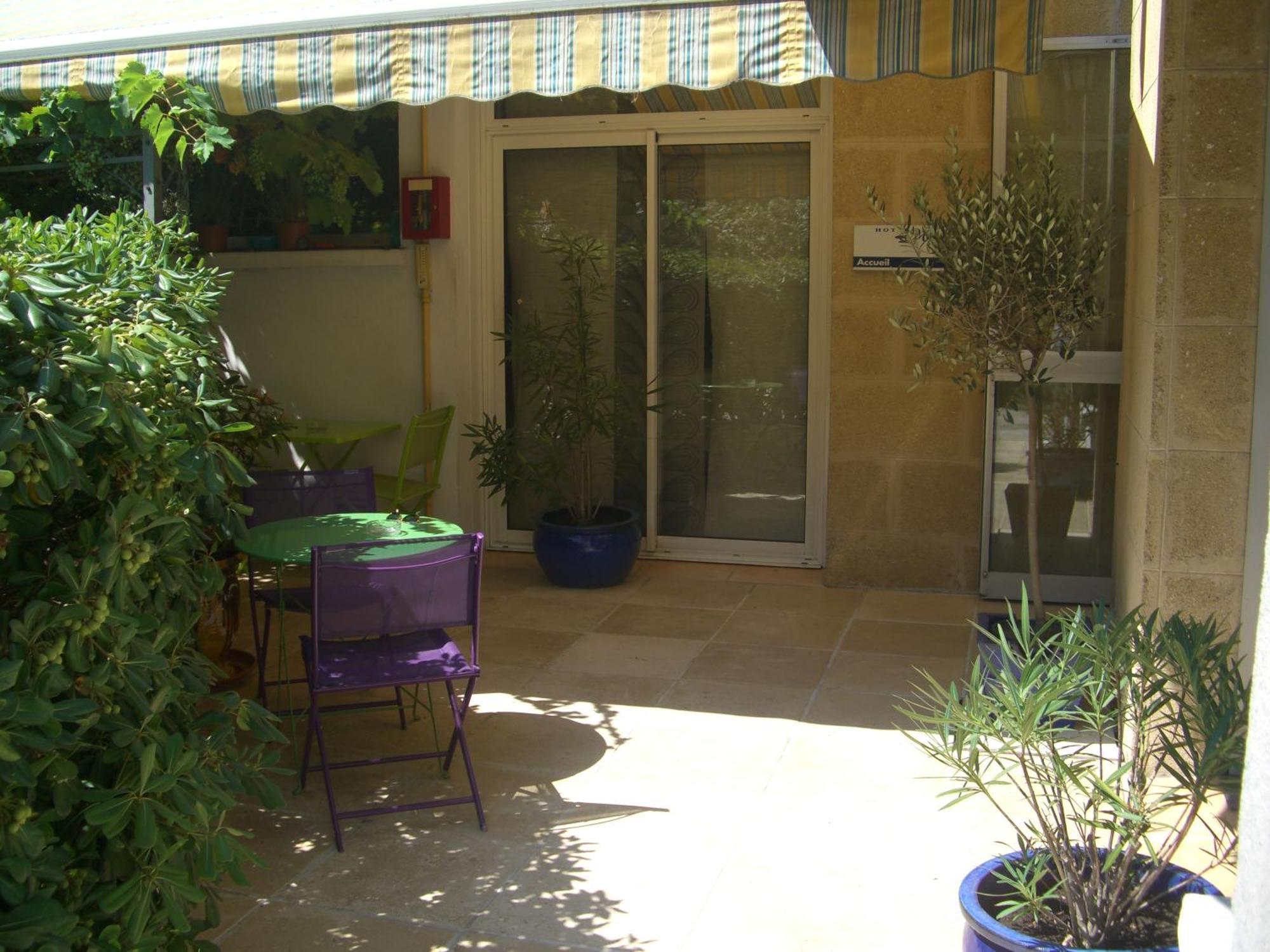 Logis Hotel Du Midi Salon-de-Provence Eksteriør billede