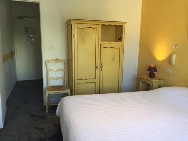 Logis Hotel Du Midi Salon-de-Provence Eksteriør billede